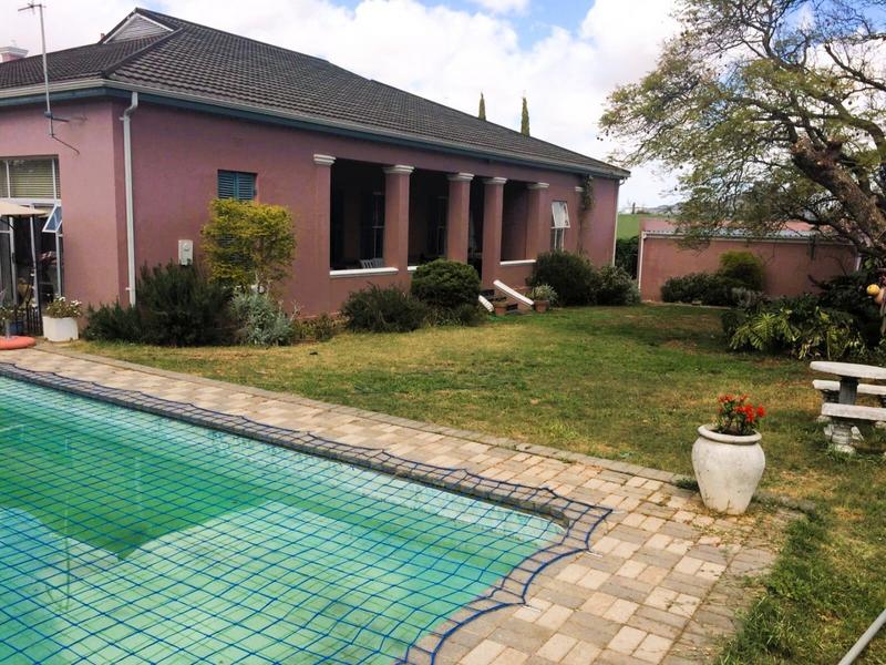 4 Bedroom Property for Sale in Bergzicht Western Cape